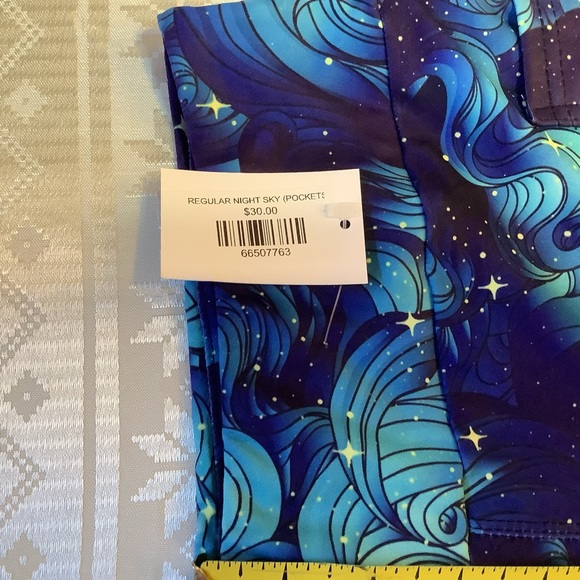 Luv21 Leggings Capris Cropped Women’s Size 2-10 Yoga Waistband Night Sky Pattern - Picture 5 of 9